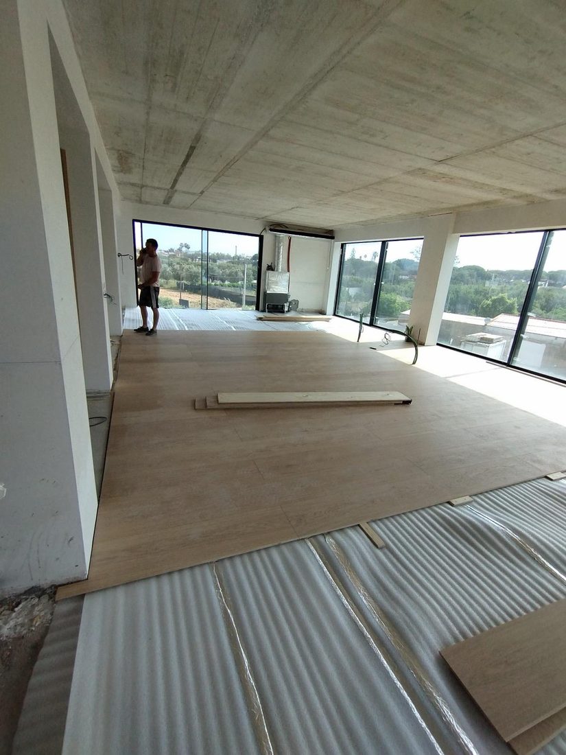 Tarima técnica exterior en madera tecnológica
